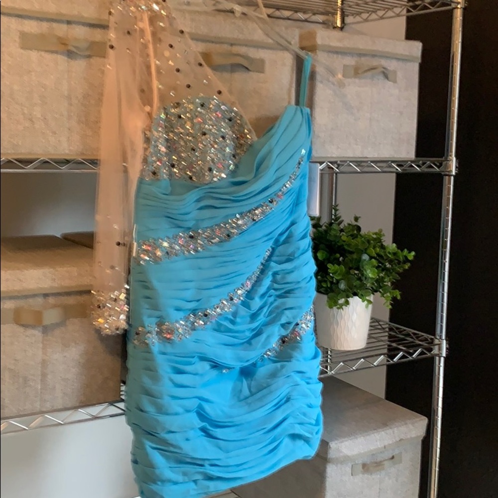 NWT Stylish, one - sleeve dress